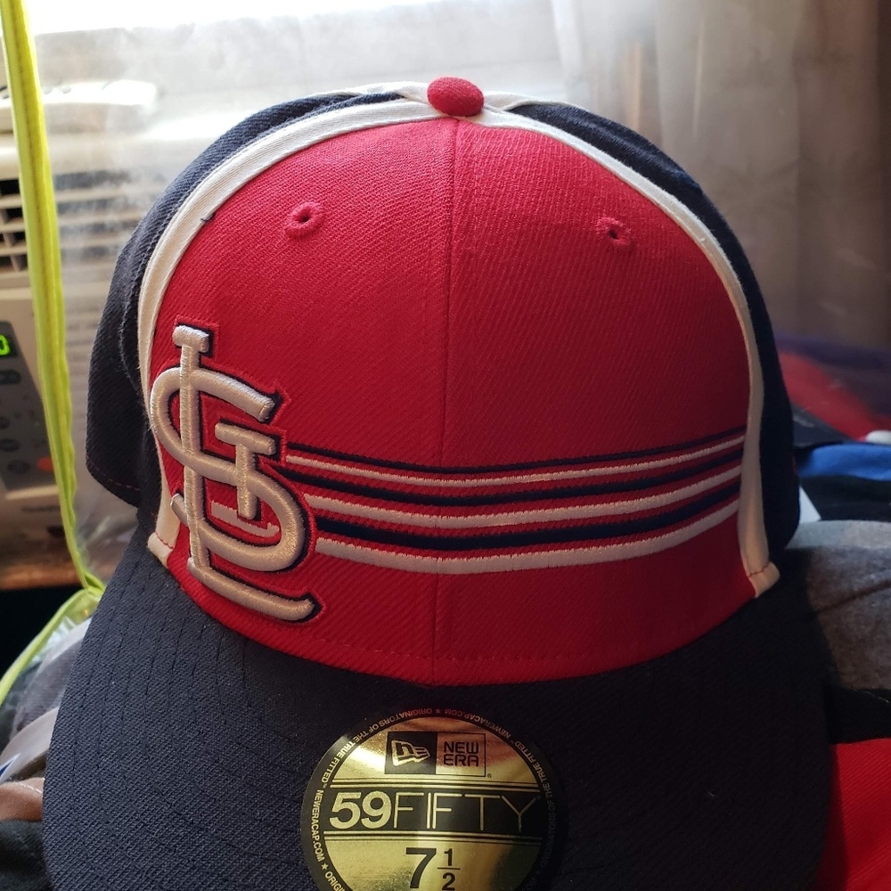MULTIPLE SNAPBACKS HATS - Picture 3 of 8